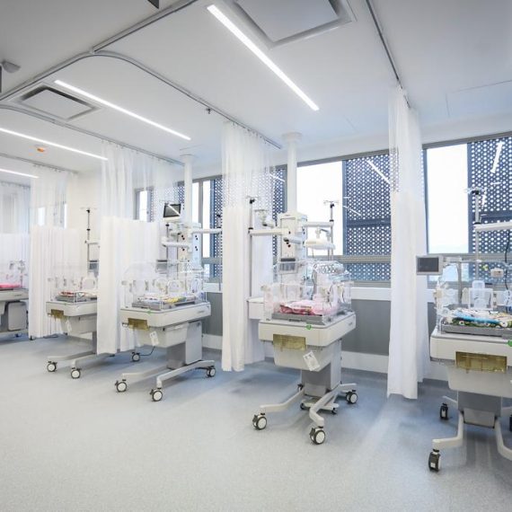 Unidad de neonatos Instalaciones de la nueva torre de urgencias del Hospital de Kennedy